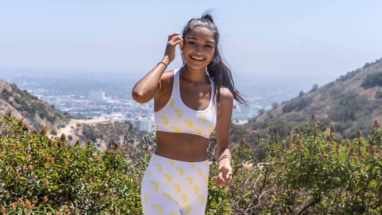 5 foods to reduce bloating and 21 abs & booty exercise with Madison Desilva