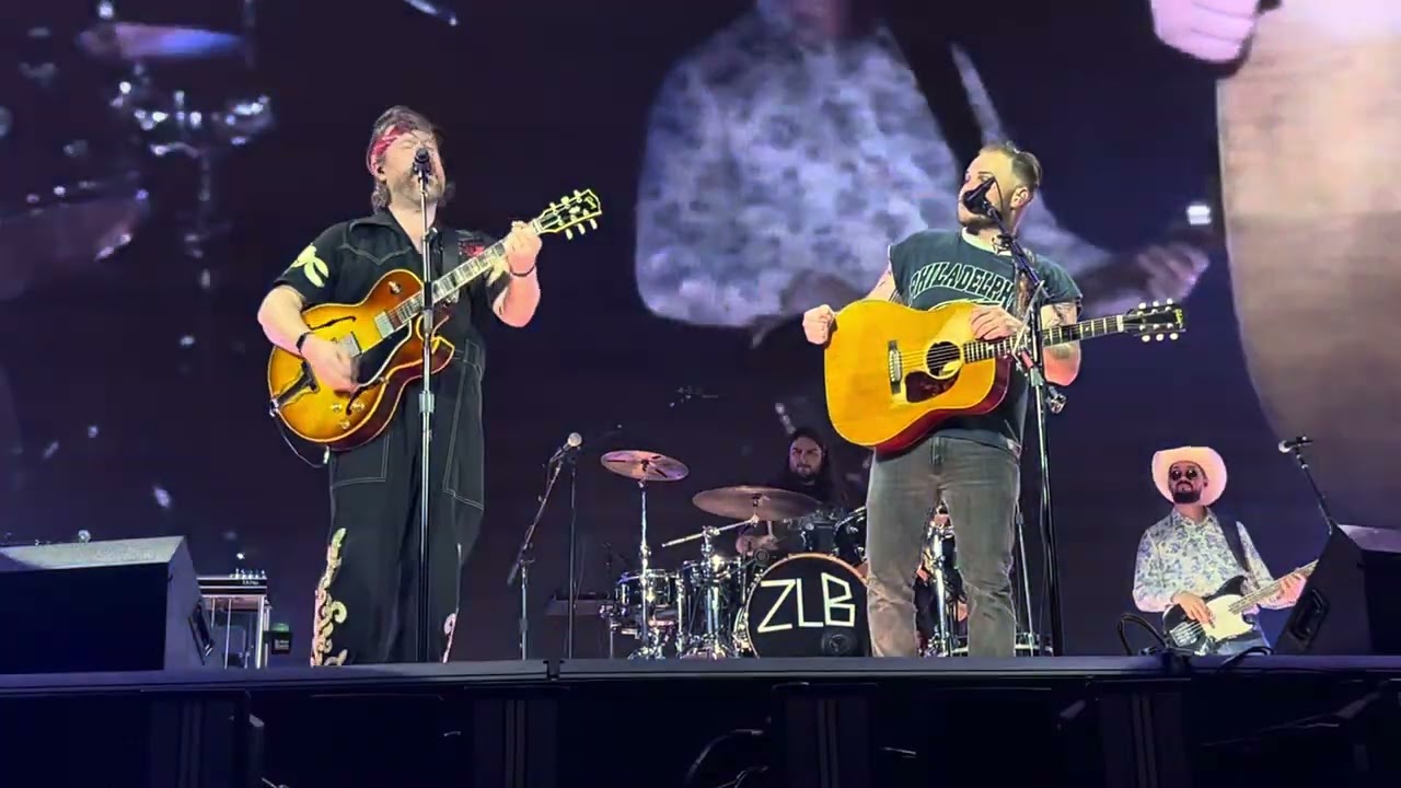 Zach Bryan and Read Connolly playing Billy Stay in Philadelphia 8/7/24