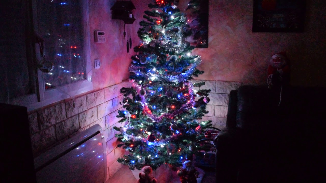 Connecté votre sapin grâce à la guirlande Twinkly Starter 175 LED