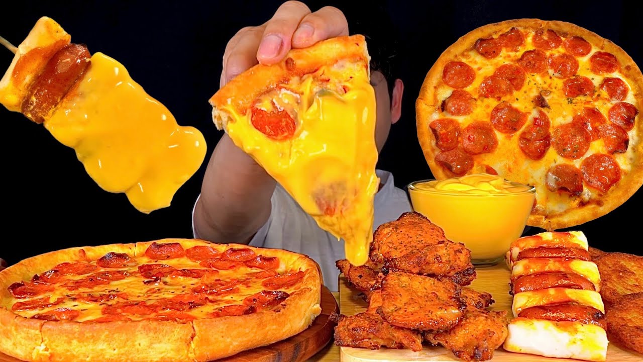 ASMR 치즈듬뿍 페퍼로니 시카고피자🍕굽네 고추 바사삭 해쉬브라운 소떡소떡 먹방~! Chicago Pizza With Crispy Chicken Hash Brown MuKBang