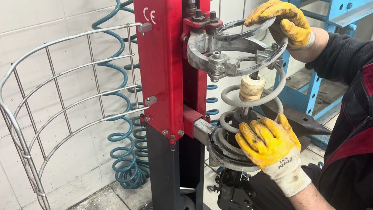 Shock absorber replacement #carmachanic #automotivetools #mechanic #machinist #mechaniclife 