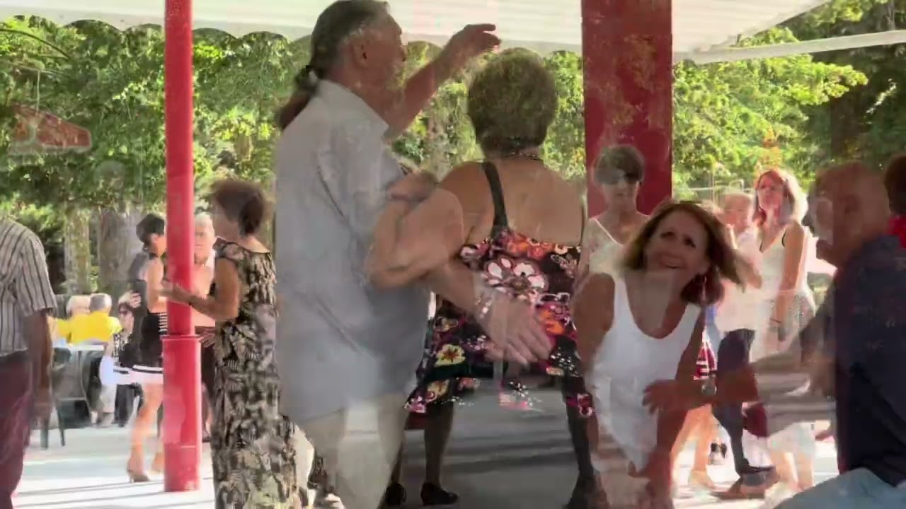 Avec l’orchestre de Guillaume Genty à la Guinguette de Chabris (36210), le 20 juillet 2023.