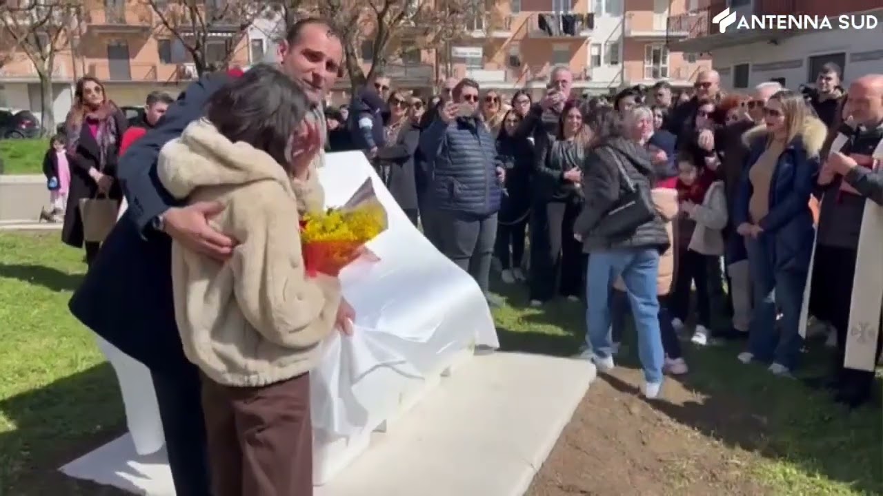 8 marzo 2023 - Apricena una panchina e un'area verde per Giovanna Frino