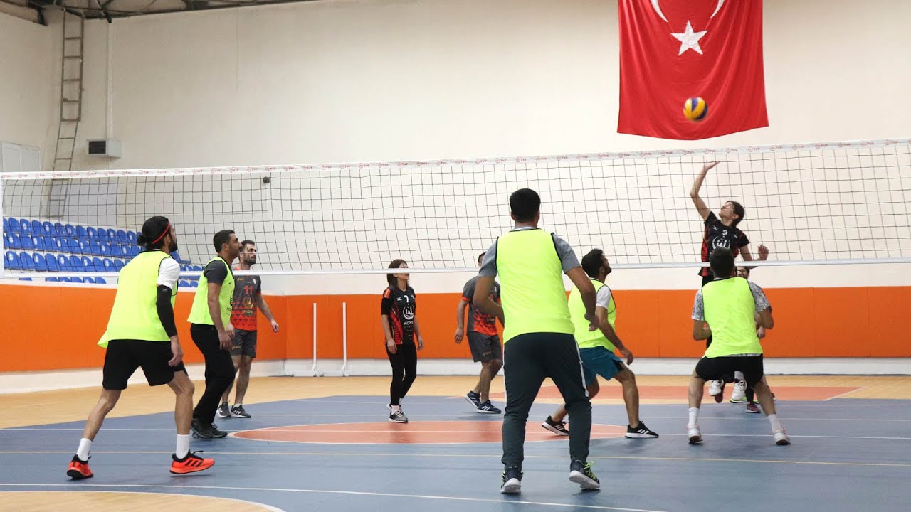 Midyat'ta Kaymakamlık Kurumlar Arası Voleybol Turnuvası