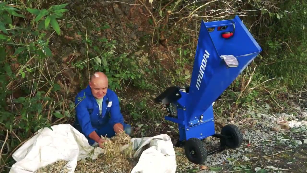 Hyundai HYCH7070E-2 7hp 208cc Electric Start Wood Chipper