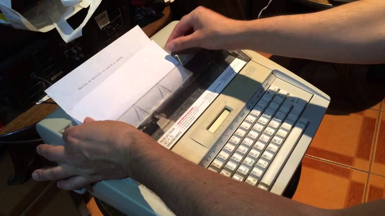 Cambio de cinta y uso máquina de escribir Brother