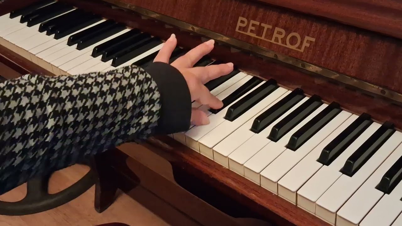 SOLFECİO MUSİQİ NƏZƏRİYYƏSİ  MÜZİK TEORiSİ   1 bolüm.  YARIM TON VƏ BİR TON