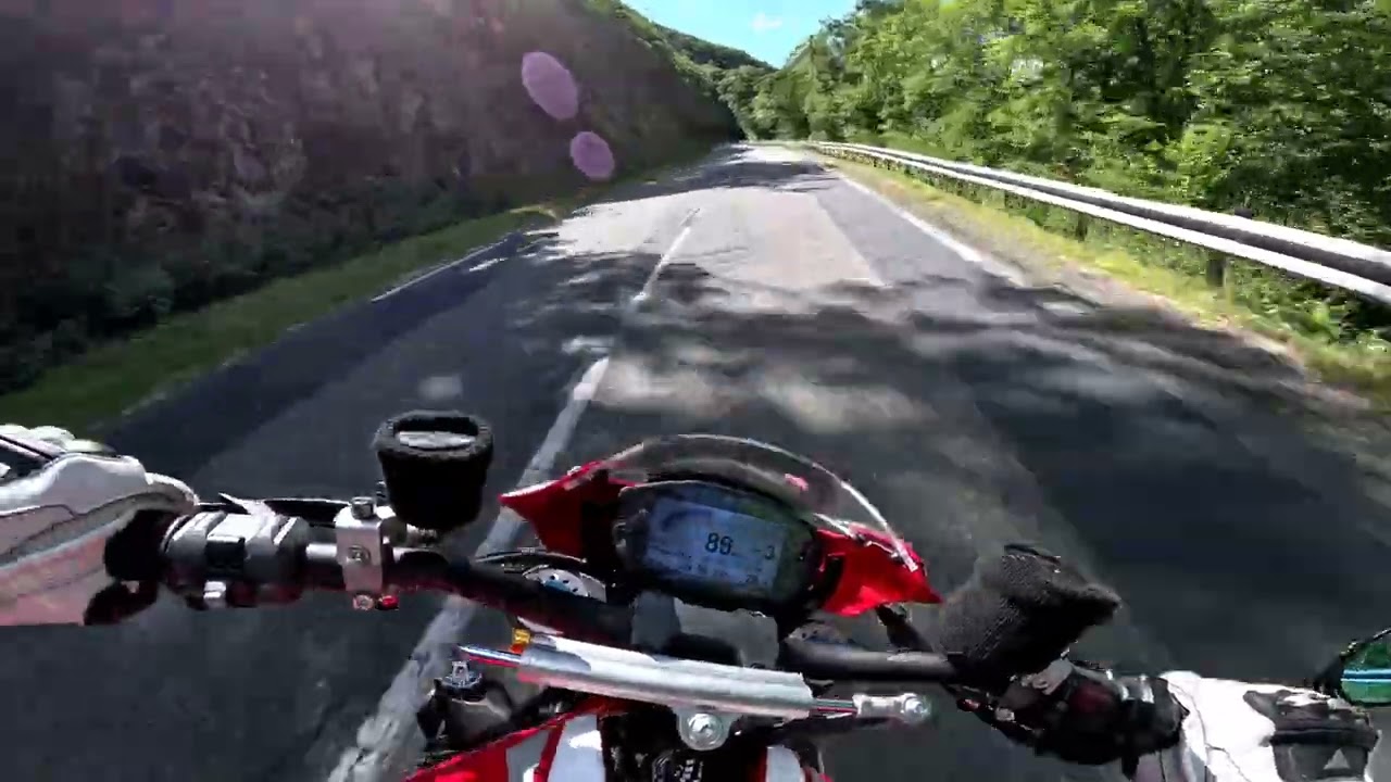 Balade moto à Saint-Gervais d'Auvergne, en Ducati Monster 1200R, puy de dôme D227   4K