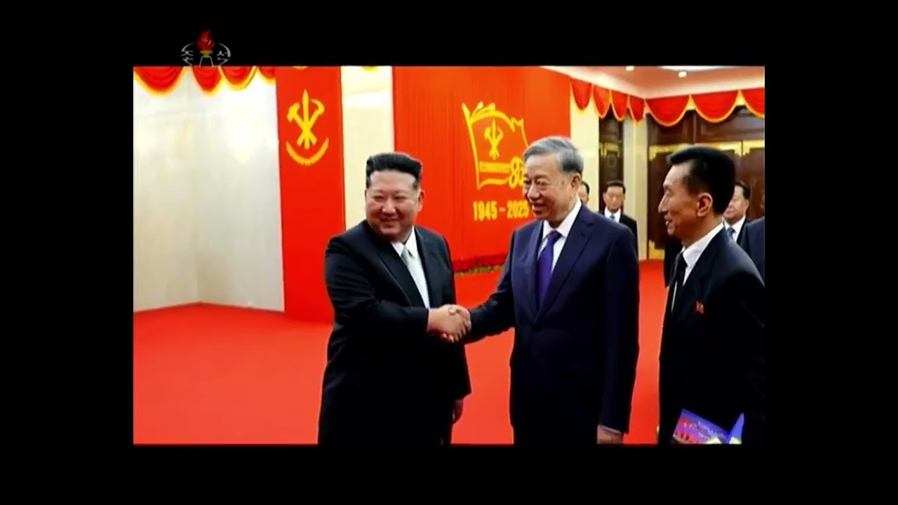 李强出席朝鲜建党80周年庆典，被金太阳冷落略显局促｜新闻特写20251014