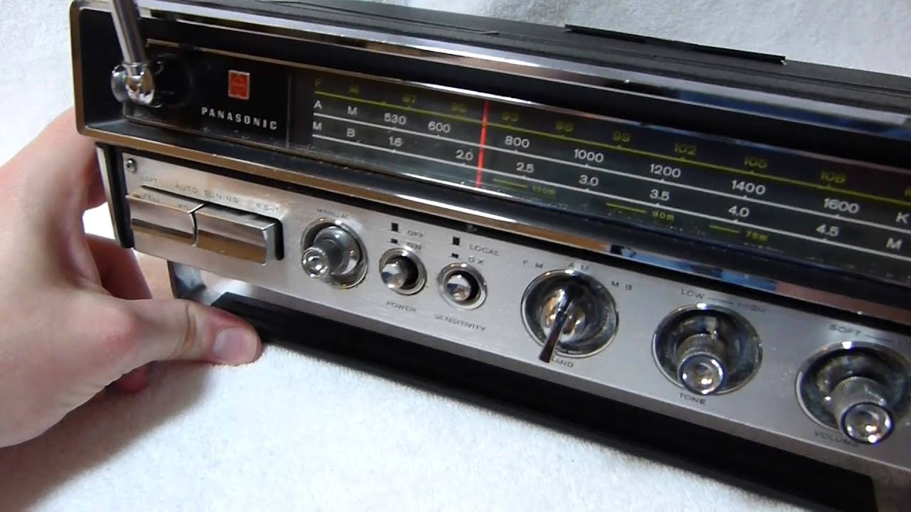 Panasonic Radar Matic RF-880 auto tuning transistor radio (Japan, late 1960's)