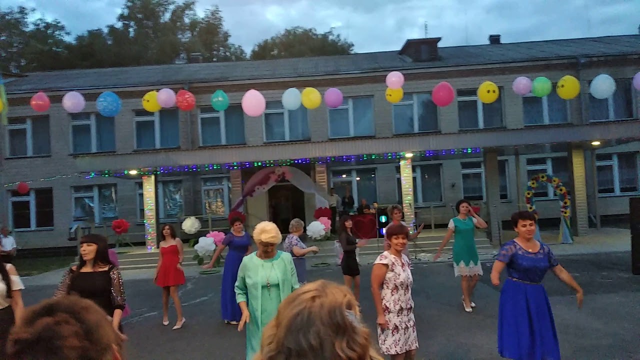 Подарунок вчителів Нетеребського НВК випускникам 2019 року