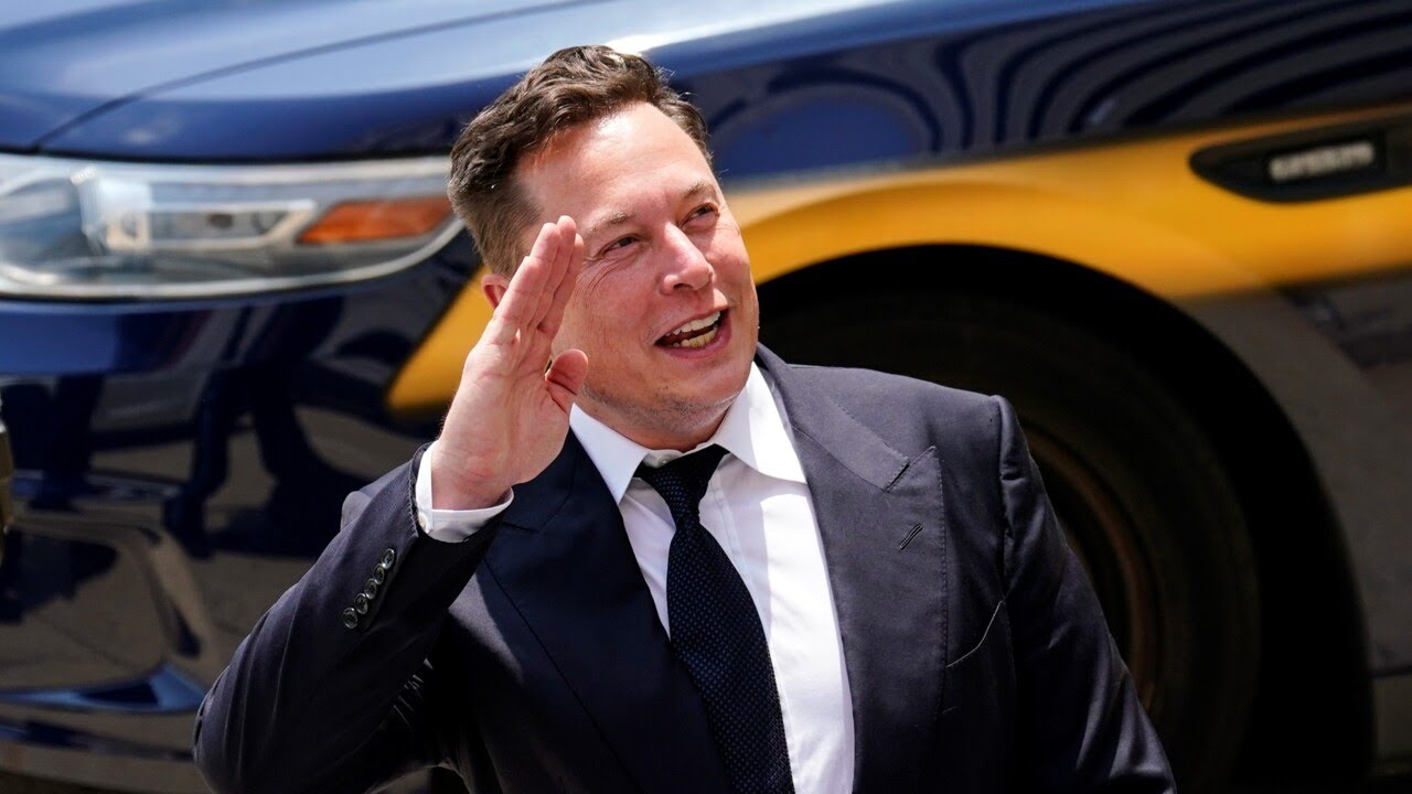 'Bond villain move': Speculation Elon Musk is planning a hostile takeover of Twitter