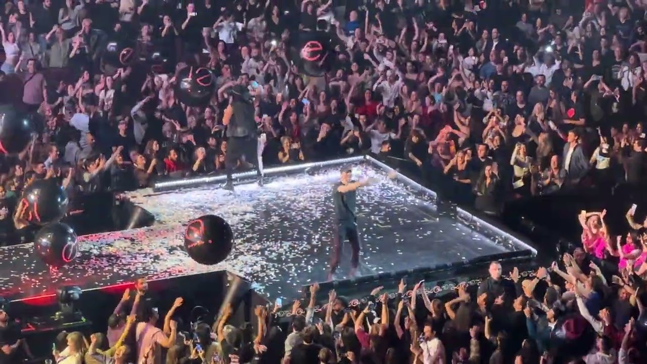 Bailando - Eenrique Iglesias Live In Vancouver - December 11, 2023