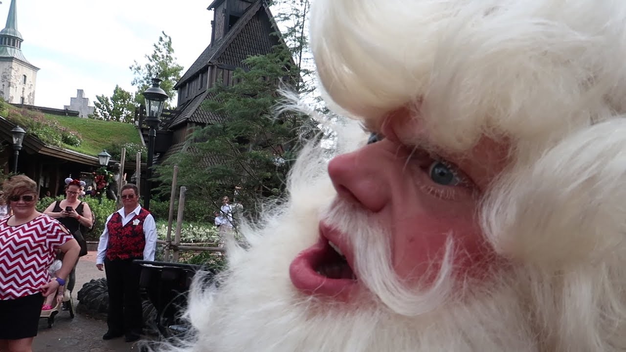 Festival Of The Holidays At Disney's EPCOT! | Holiday Food, Barn Santa & Candlelight Processional!
