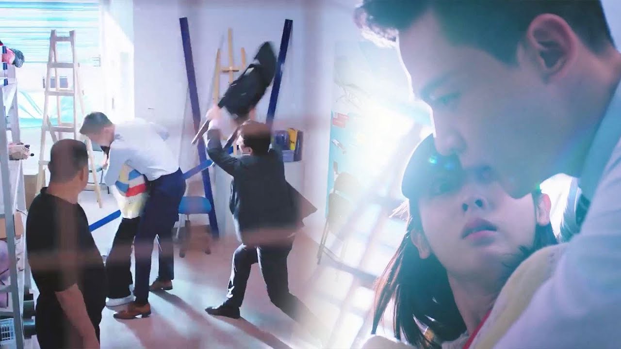 Movie | 霸總用身體幫灰姑娘擋下攻擊，她徹底愛上他！#我的小确幸#MyLittleHappiness