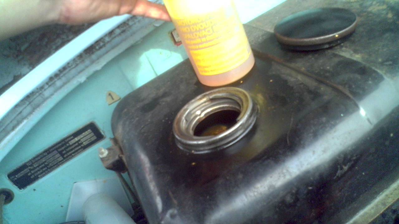 Trabant 601 Fuel and Oil mixing