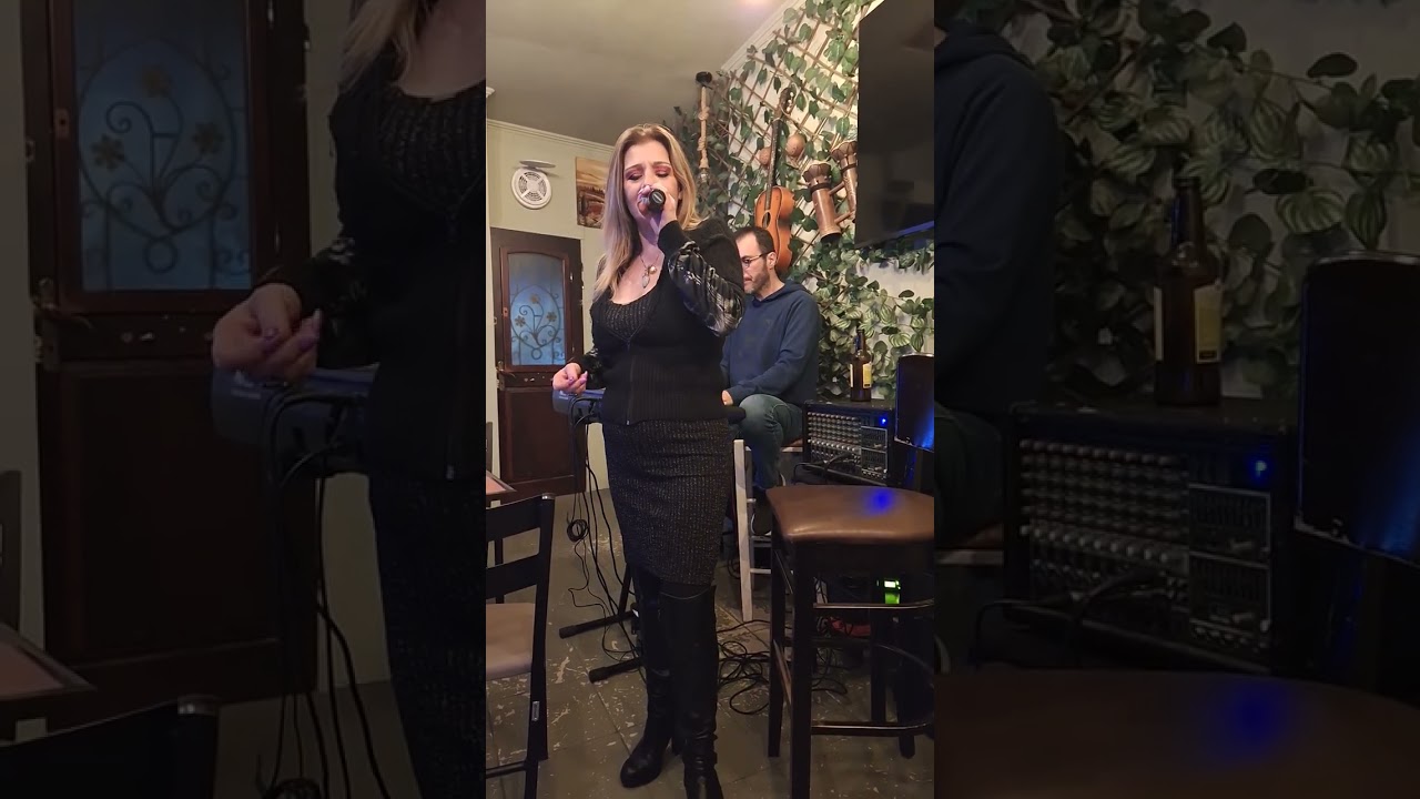 Η μοναξιά μέσα απ τα μάτια μου....!Ερμηνεία:Fani Stampouli.(Live...)