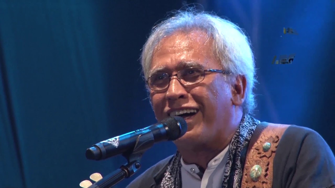 Iwan Fals -  Buku Ini Aku Pinjam Live (Konser Pramuka Part 3)