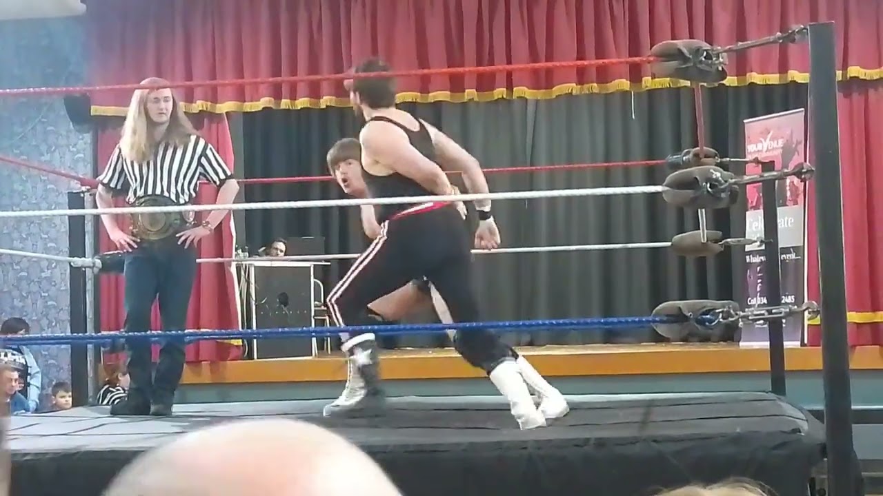 Tom McColl Vs Pádraig Quinlan - special referee Scott Oberman 