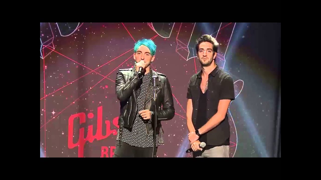 APMAs 2015: All Time Low have JOKES! (Opening monologue)