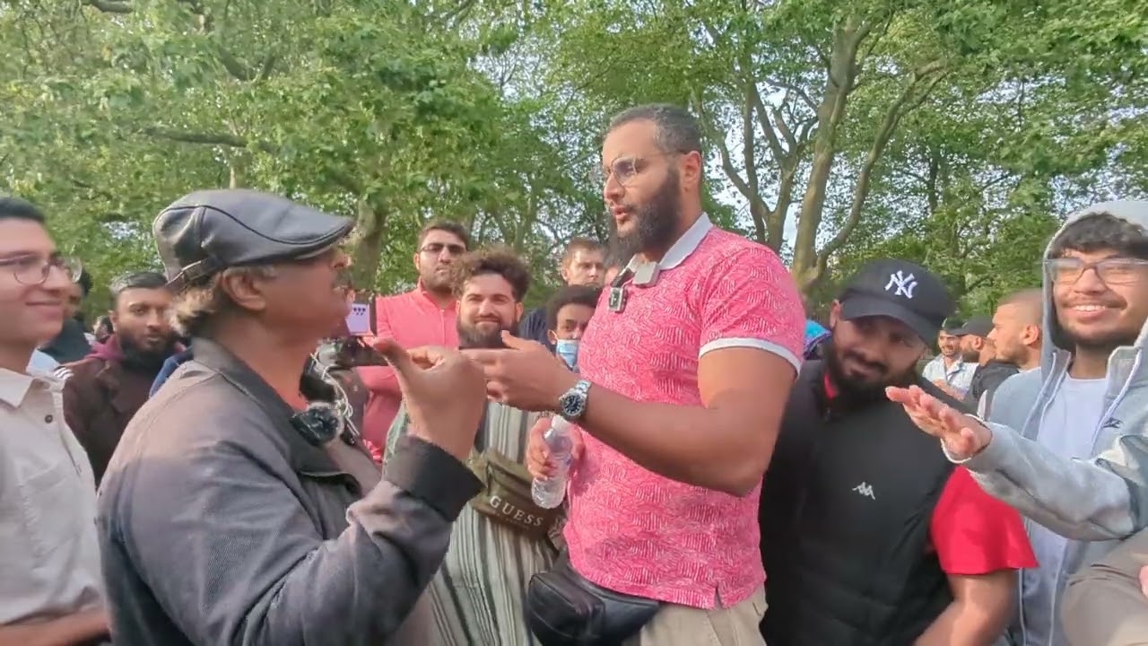 Christian challenges Mohammed hijab And Gets Busted! Speakers Corner