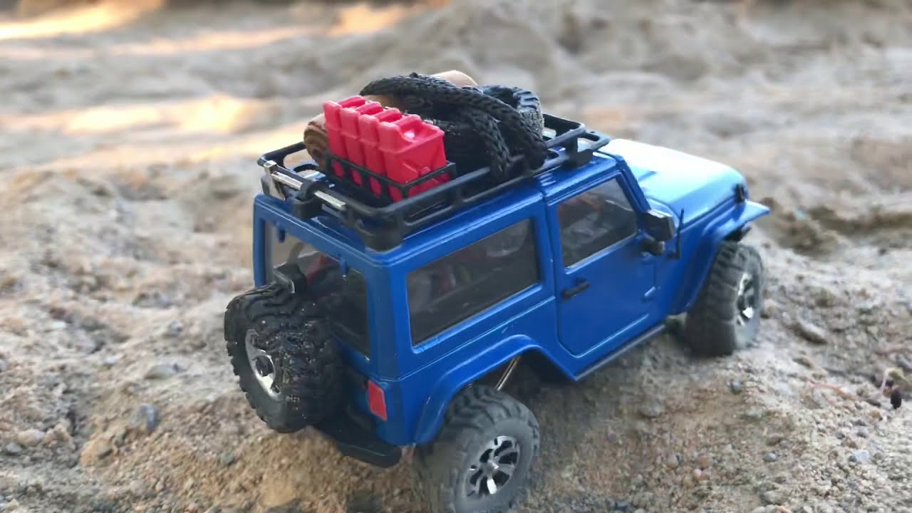 Orlandoo Hunter Jeep in the sand