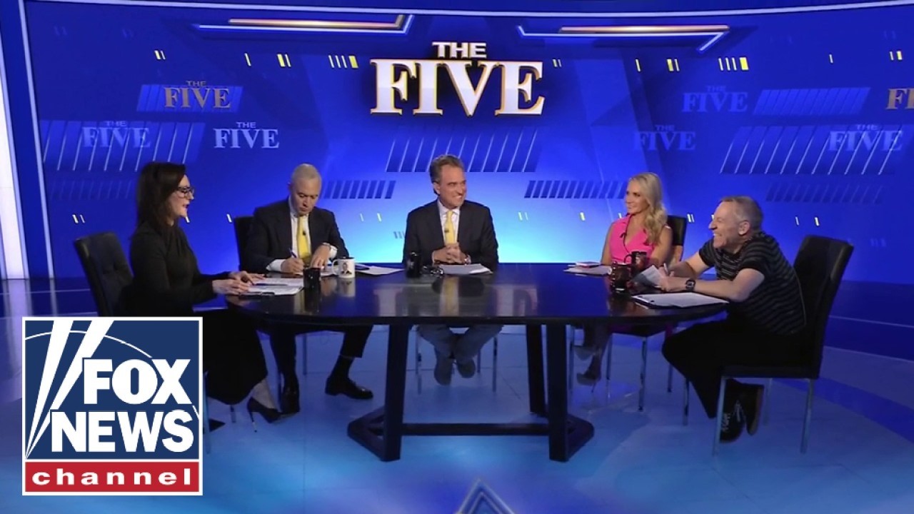 &laquo;The Five&raquo; высмеивает фальшивый южный акцент AOC