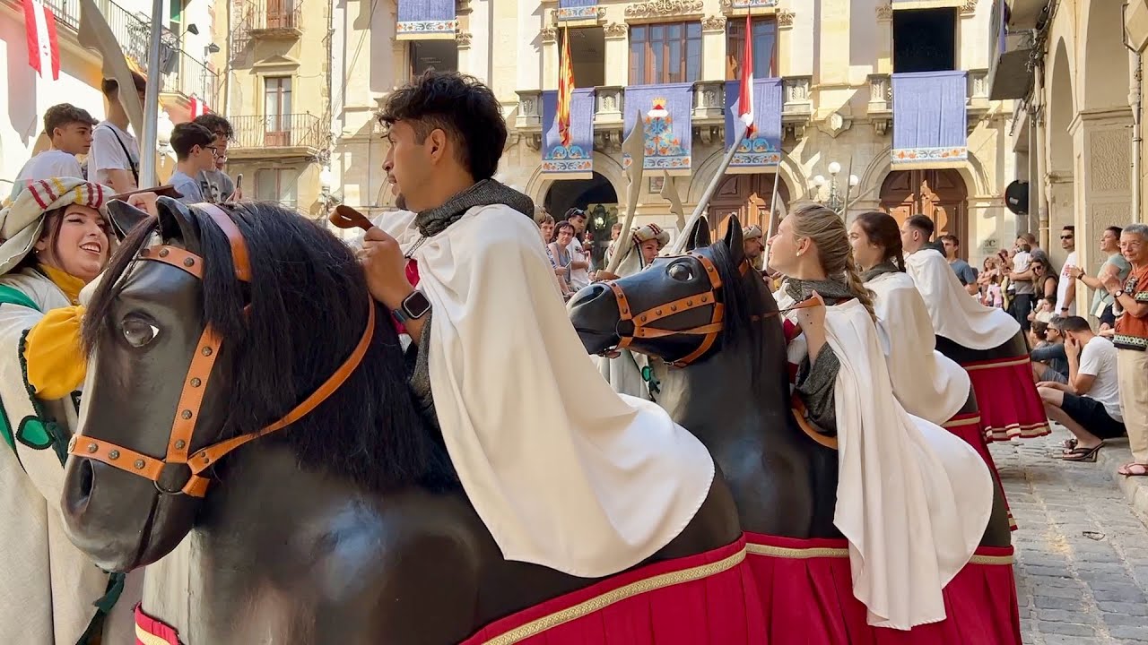 Anada a Ofici des de la pl.Blat i Entrada a Ofici davant Sant Joan(Festa Major Sant Joan Valls 2023)