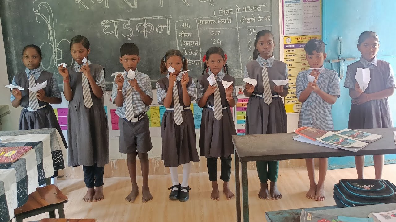 बच्चों ने कागज से क्राफ्ट बनाए तथा इन क्राफ्ट के माध्यम से बच्चों ने यातायात के साधनों को जाना। 