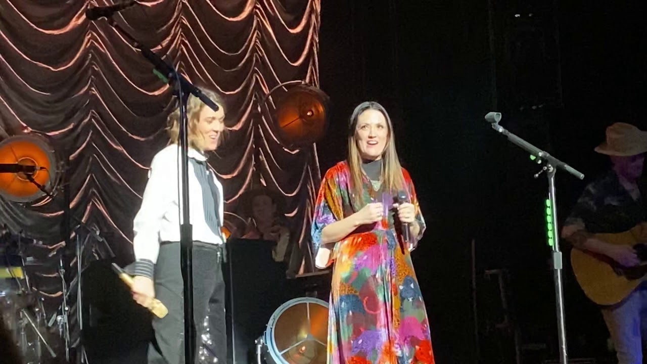 Brandi Carlile & Natalie Hemby - Crowded Table