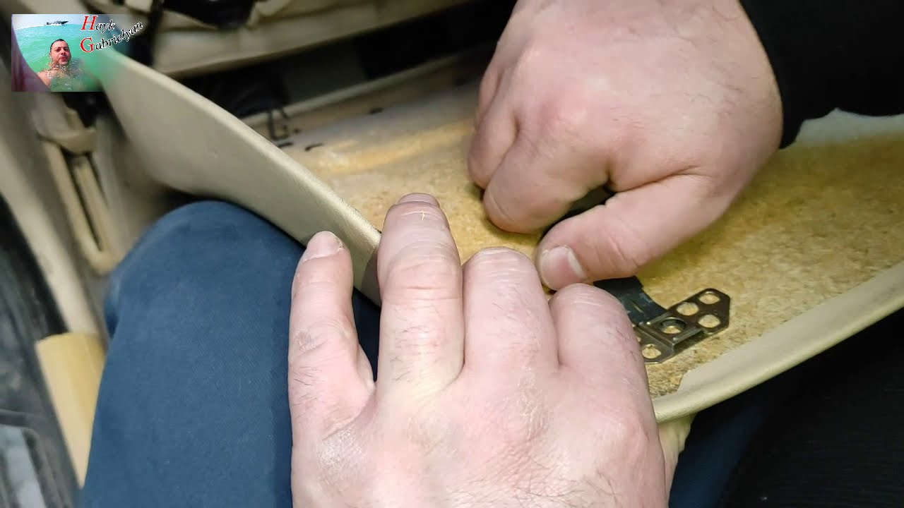 Как снять и установить заднюю обшивку переднего сиденья BMW E39 без специальных инструментов.