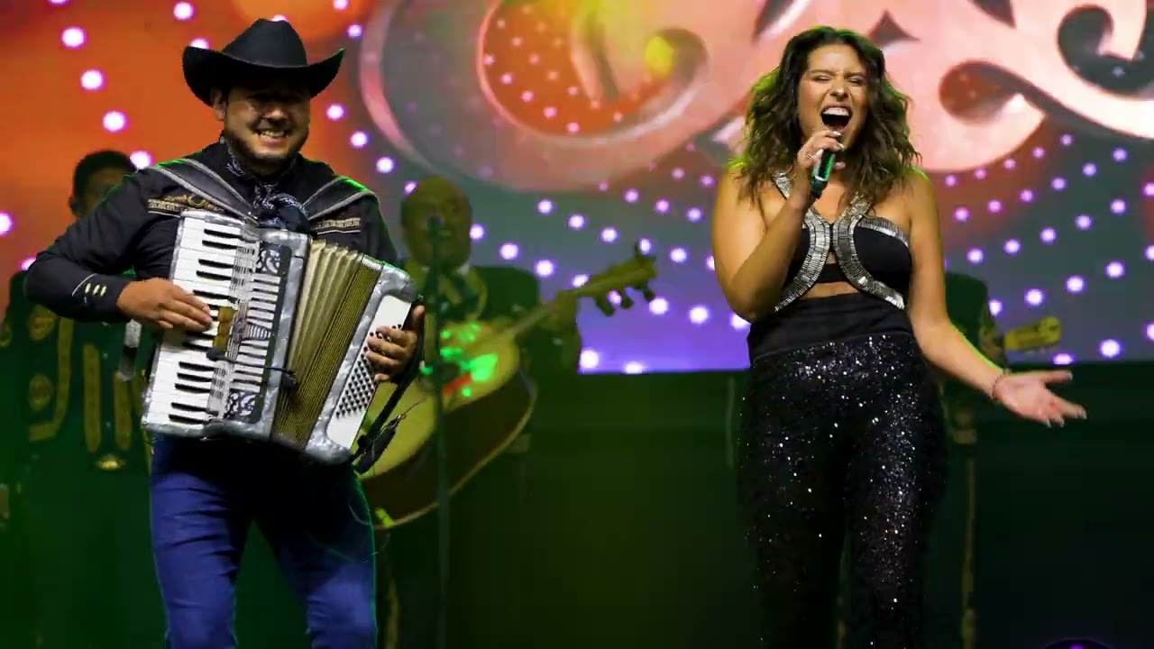 María José Quintanilla - ¡Puro ritmo y locura en el escenario!