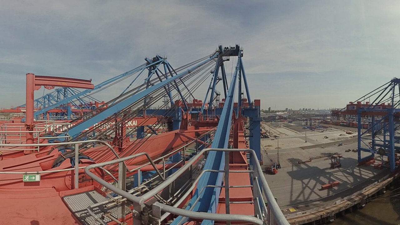 360° Crane-View at the Container Terminal in Hamburg