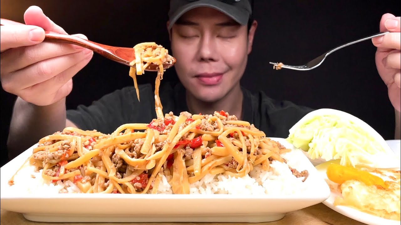 ASMR กินผัดหน่อไม้หมูสับกับข้าวร้อนๆ ฟินจนต้องขอเบิ้ล!
