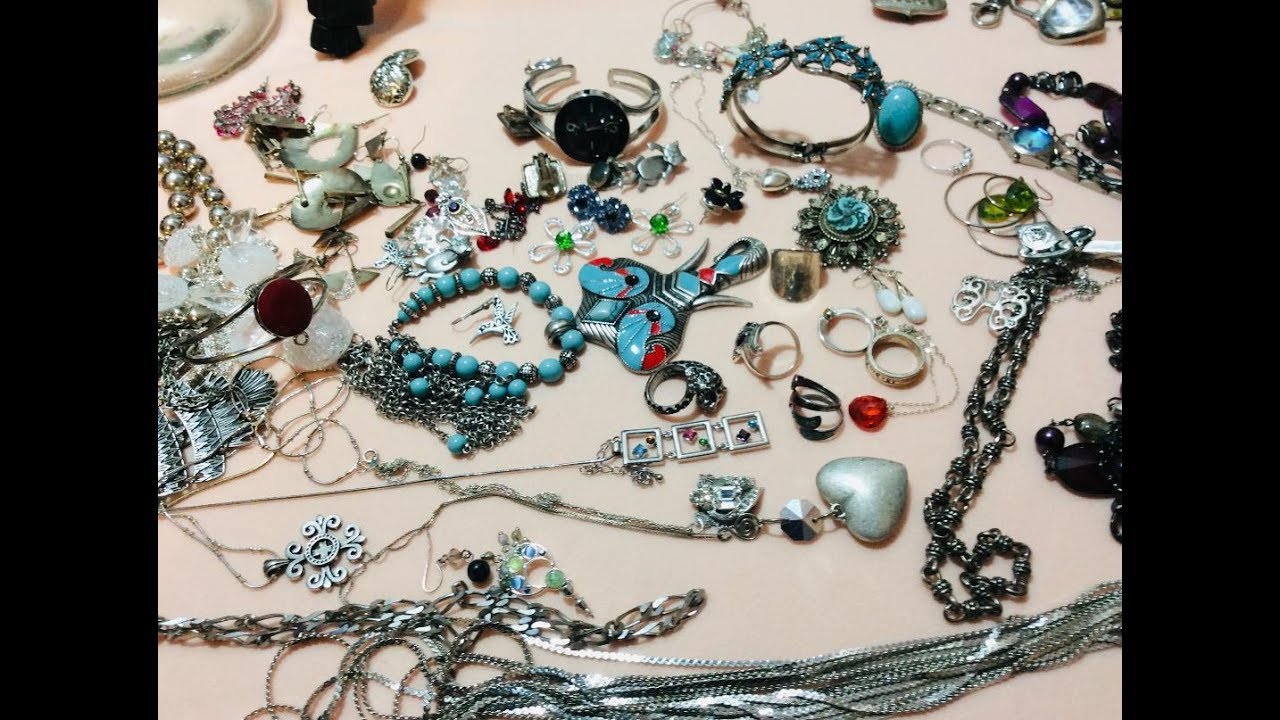 Let's open another Jewelry Jar-  HAPPY VALENTINE