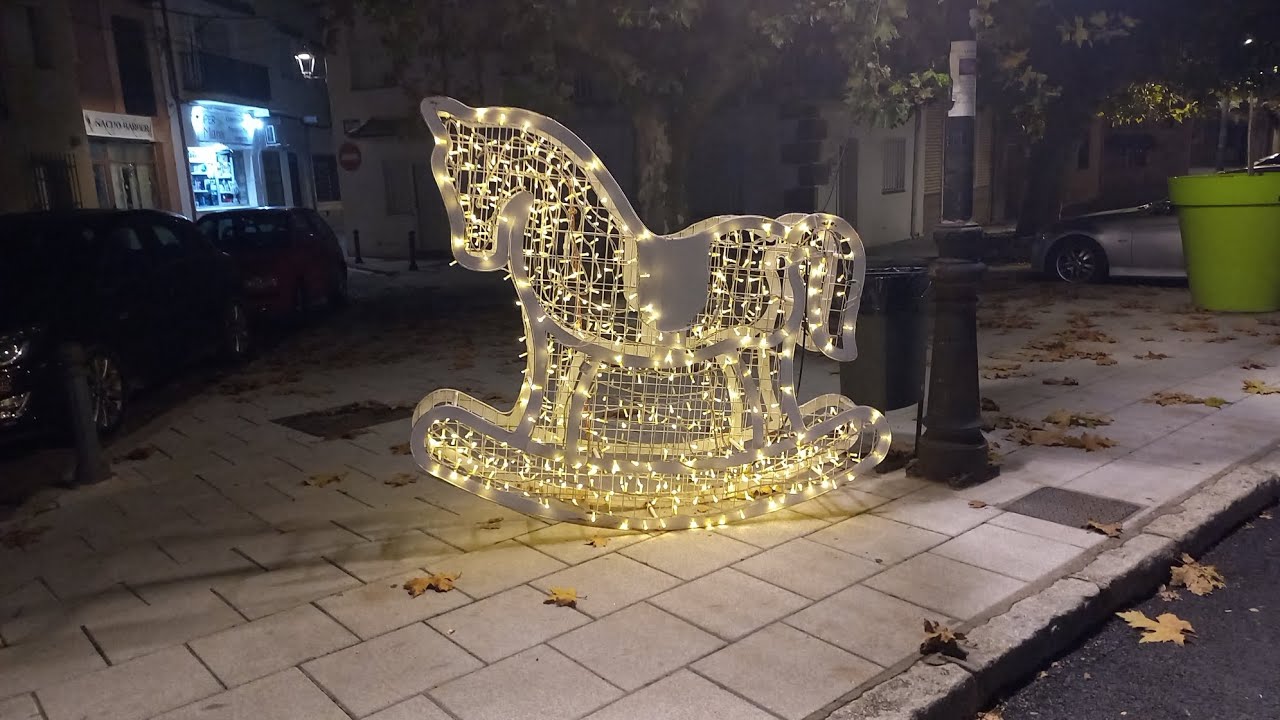 CAMINATA NORTURNA POR LA ADRADA VIENDO EL PUEBLO ADORNADO PARTE 2.