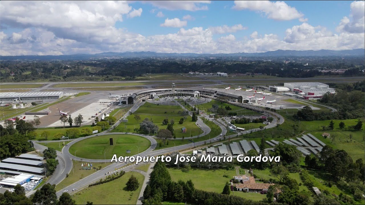 Volando por el Aeropuerto José María Cordova, Rionegro, Antioquia, Colombia. Diciembre 2020.