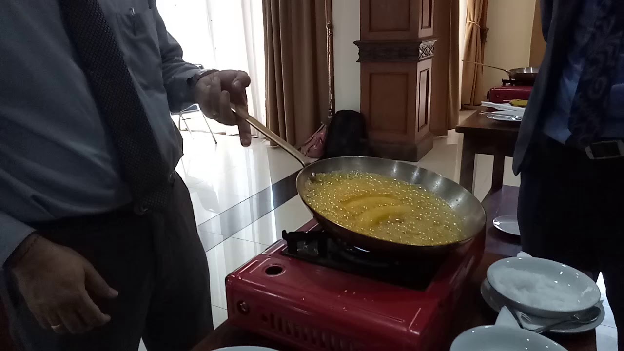 Membuat banana Flambe