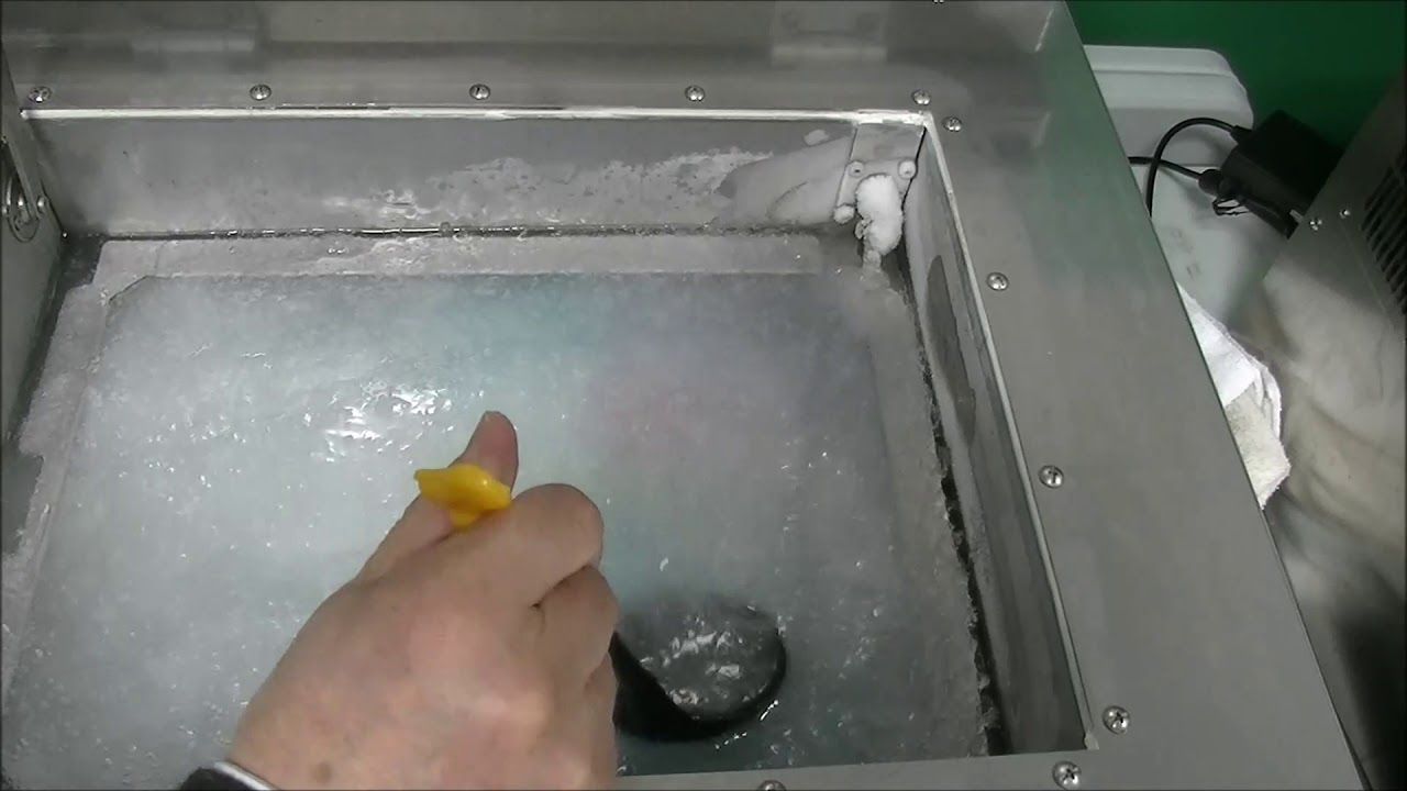 Useing the Liquid Freezer ReCella  150 to cool Ice pack.