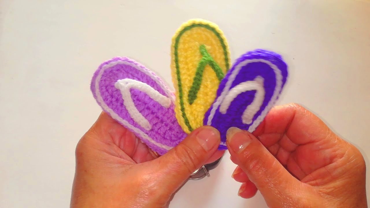 كروشيه ميدالية سليبر صغير من بواقى الخيوط/crochet medal mini slipper/crochet slipper key chain