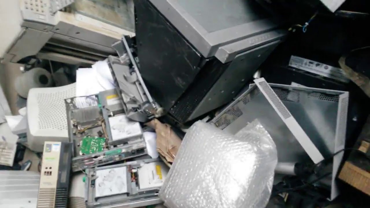 VIZITA LA O MAGAZIE CU ELECTRONICE VECHI