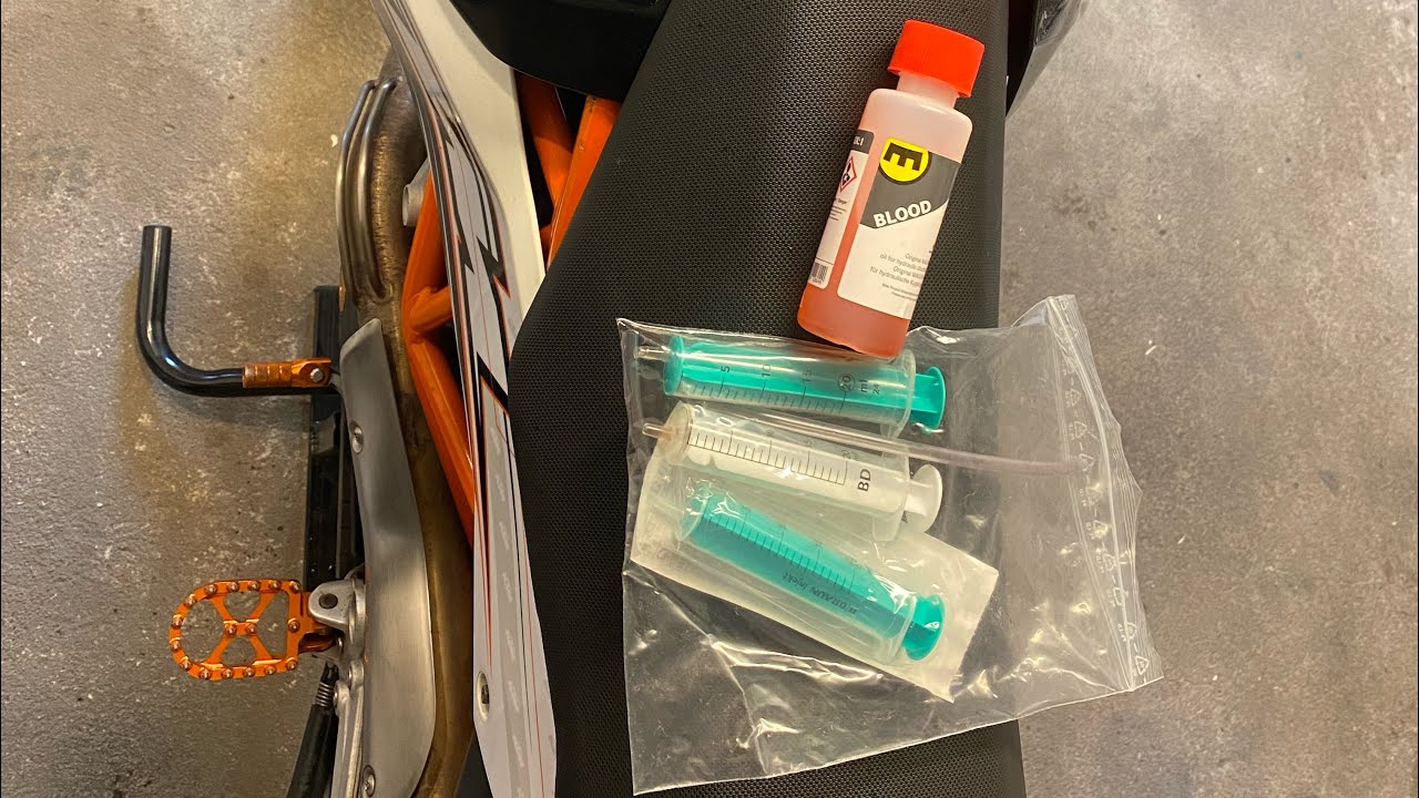Ktm 690 Kupplungs Hydraulikflüssigkeit wechseln mit Spritze