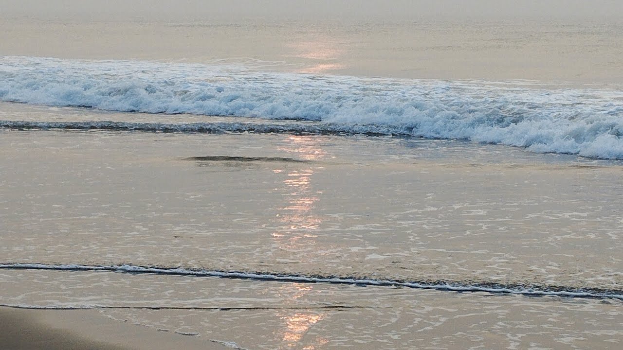 আজি বসন্ত জাগৃত দ্বারে…
