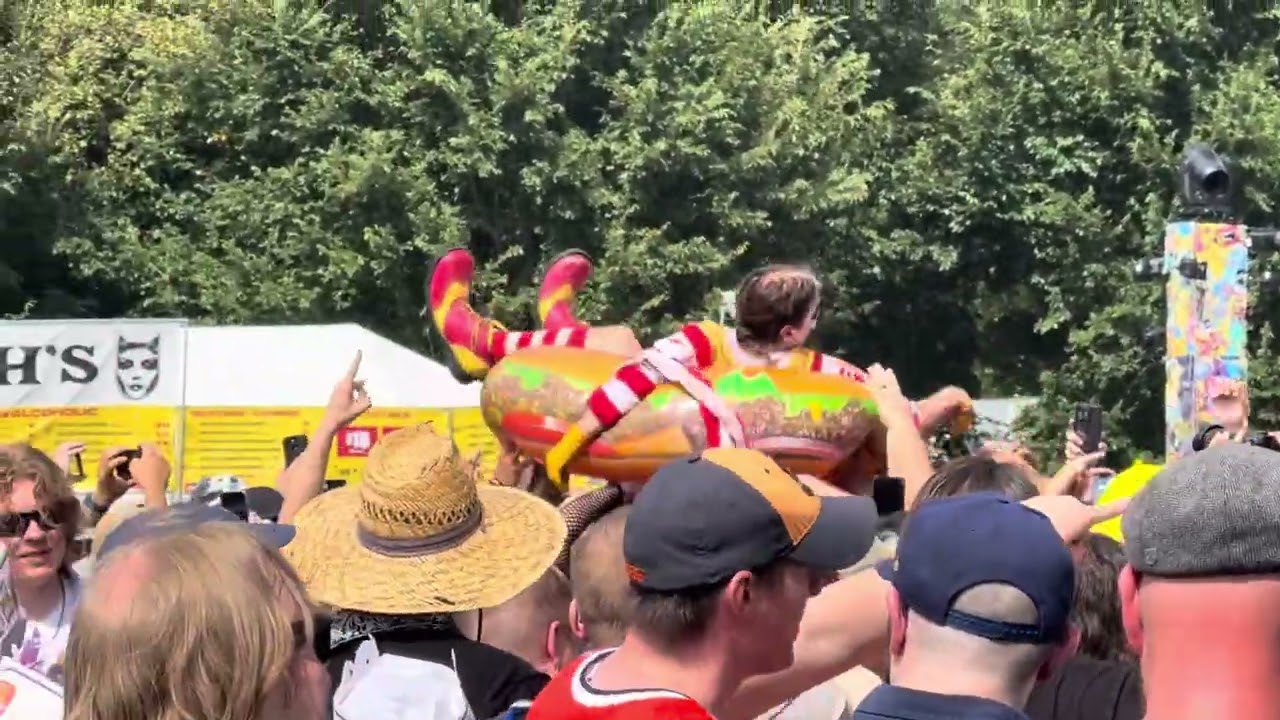 MAC Sabbath - Paranoid (Black Sabbath Cover) - Riot Fest