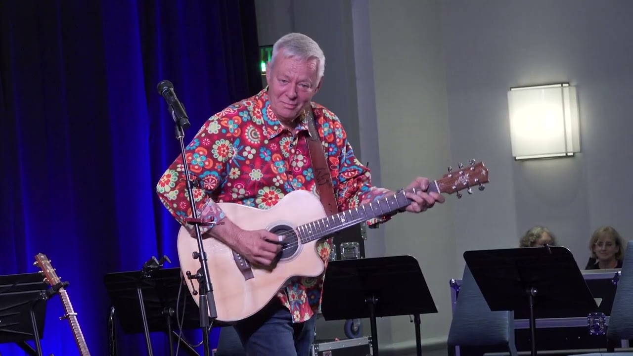 Tommy Emmanuel plays Mister Guitar at CAAS 2025.