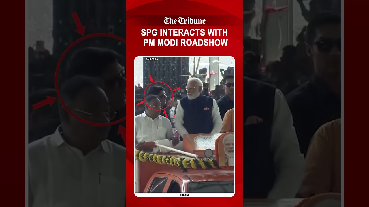 SPG officials interact with PM Modi during roadshow at Brigade Parade Ground, Kolkata