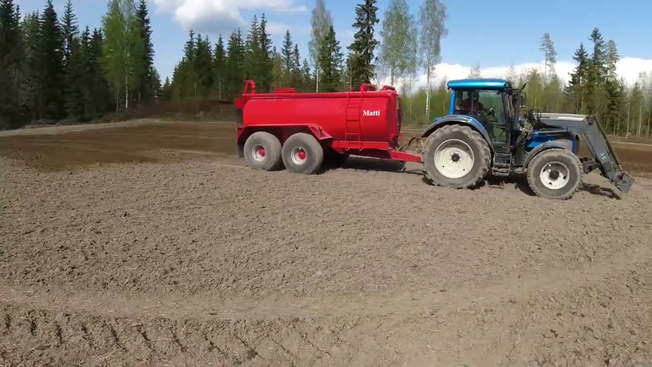 Spreading slurry. Lietteen levitys.