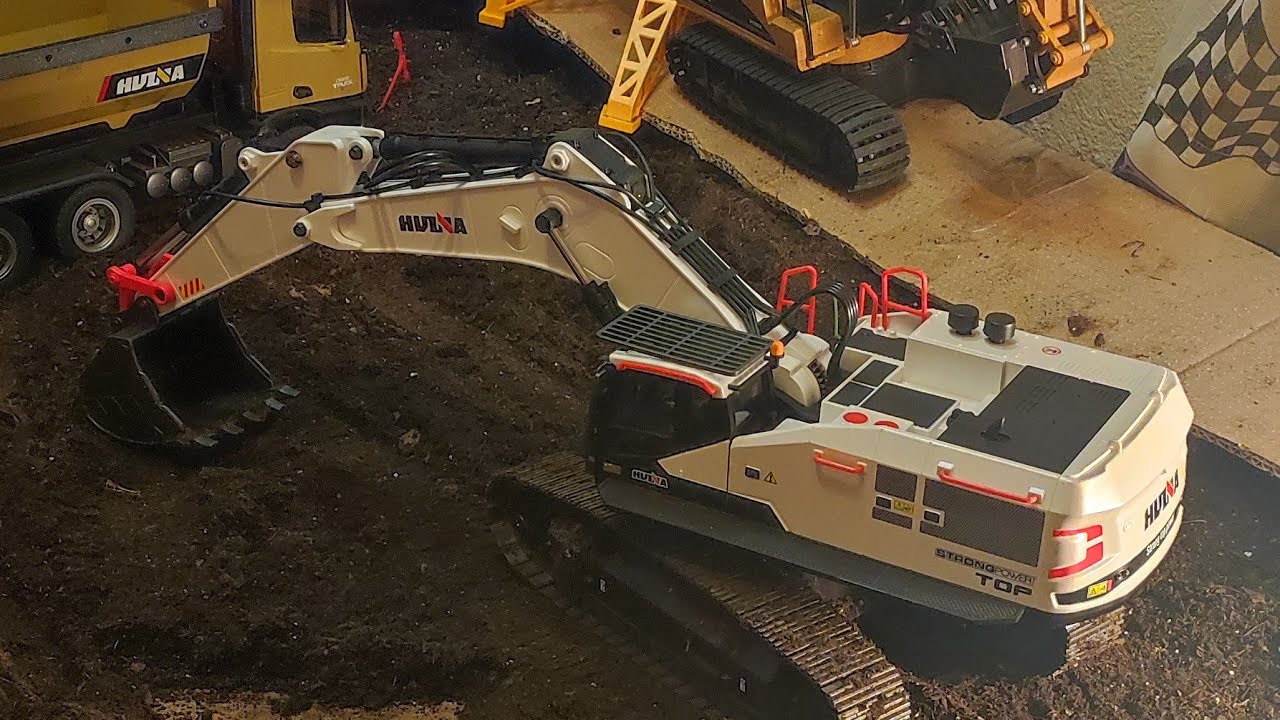 RC dirt madness, excavator vs dump truck