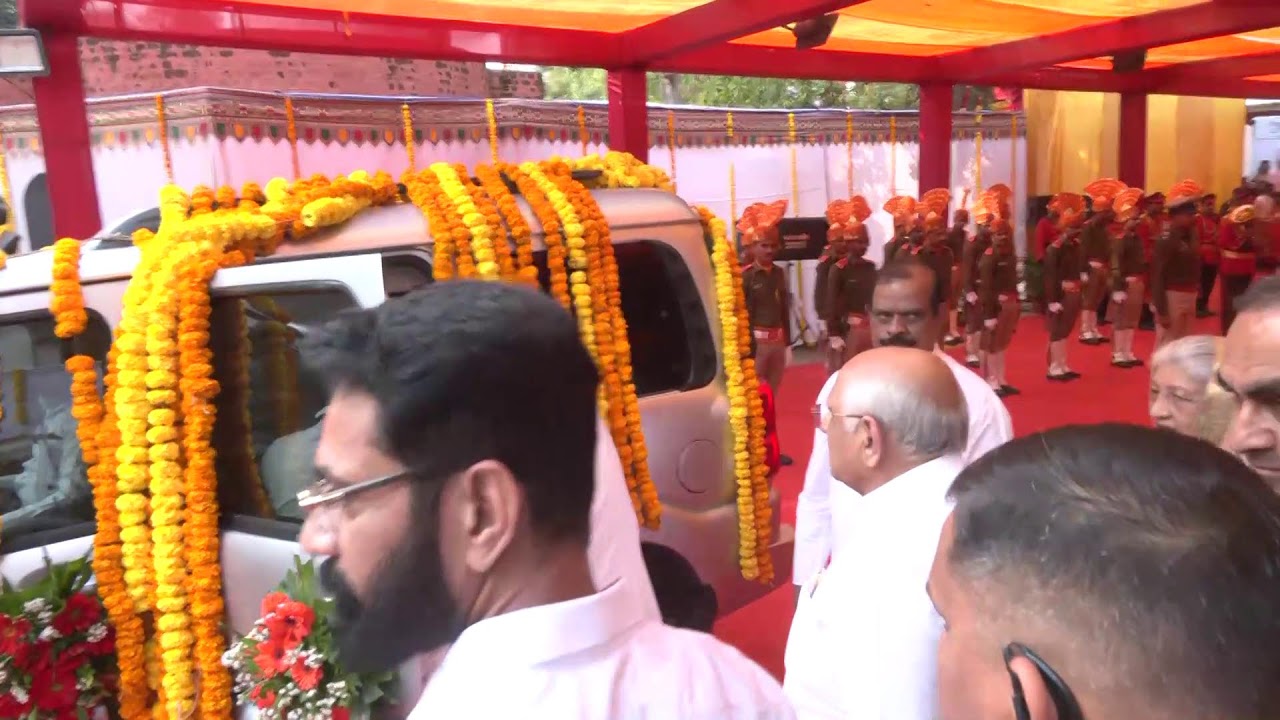 CM attends sacred procession of the Buddha relics at Vadodara