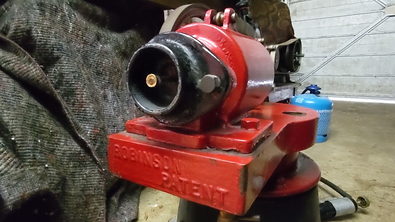Robinson Hot Air / Stirling stationary engine start up.